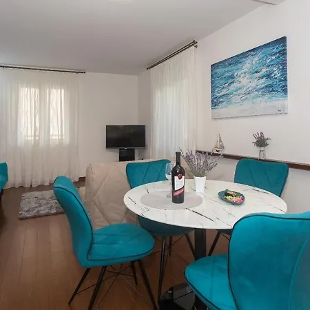 Apartment Location & Downtown Park Split