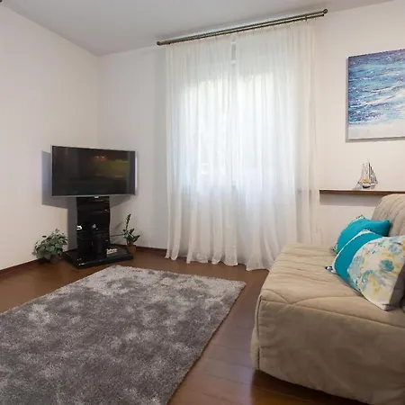 Apartment Location & Downtown Park