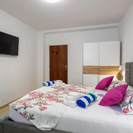 Apartment Location & Downtown Park Split